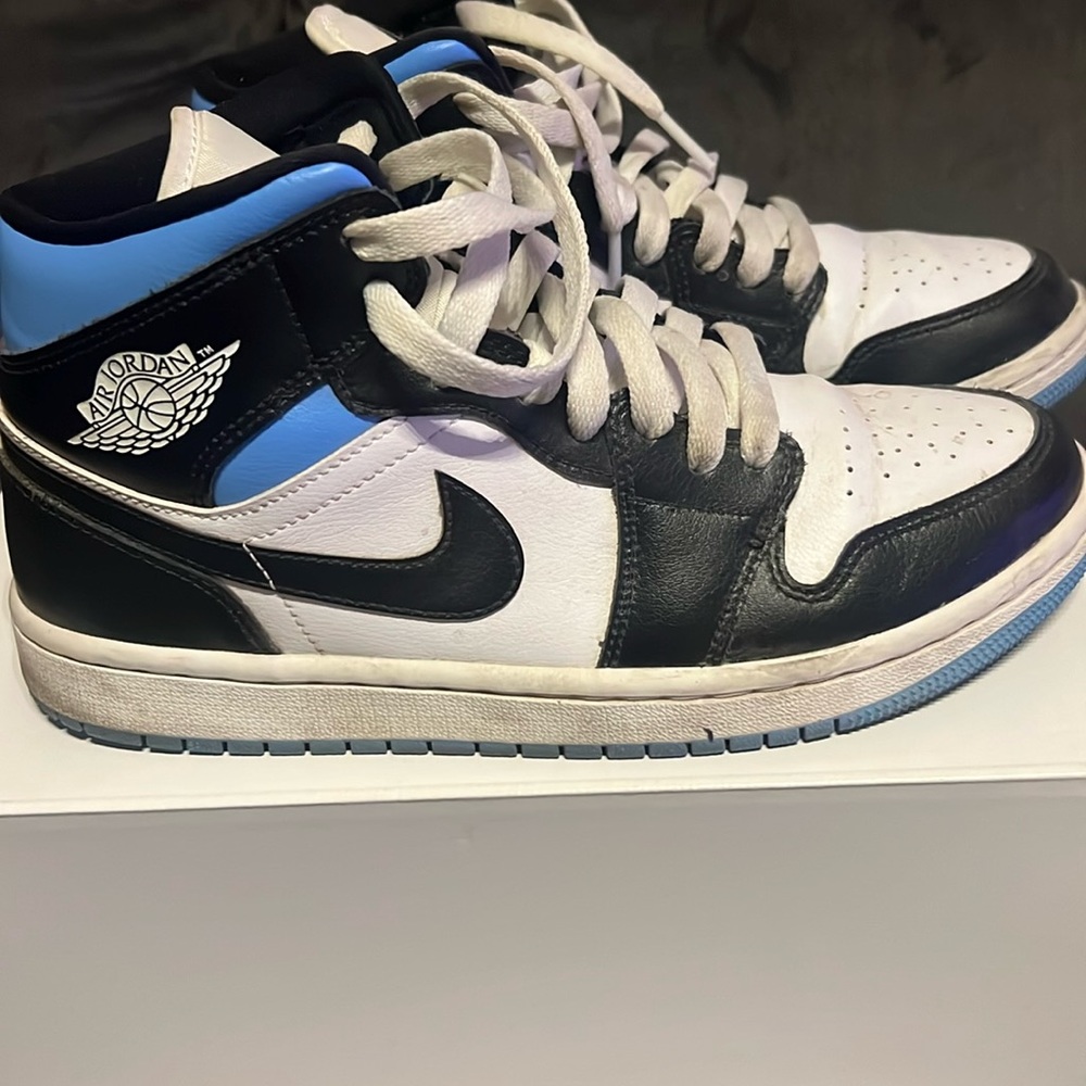 Jordan 1 Mid